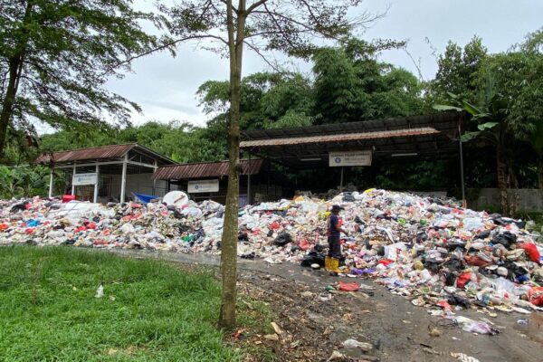 Pahlawan Lingkungan: Petugas Kebersihan dan Pemulung Sampah
